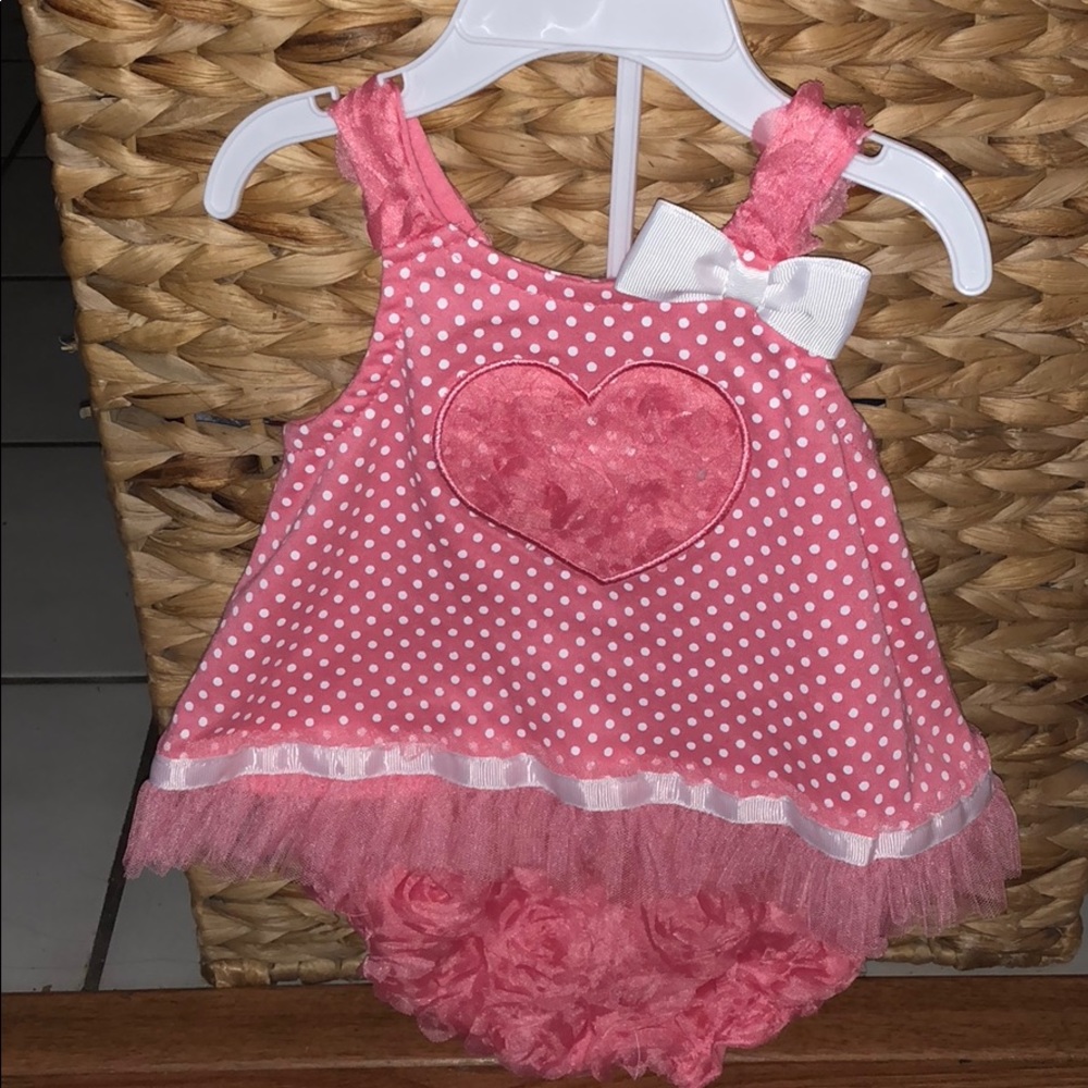 Little lass baby outfit 6-9 months